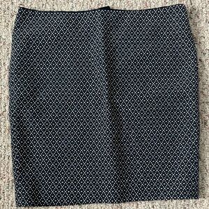 EUC- Cynthia Rowley navy and white business skirt. Size: 4